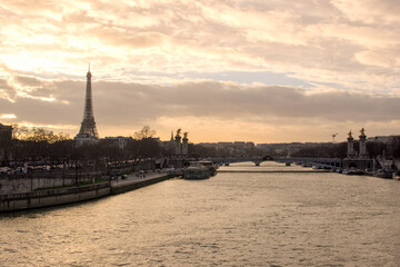 Fototapeta premium View of the Seine in Paris at sunset, France