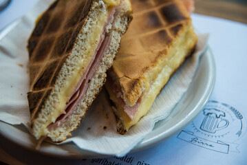 wafle with ham and toasted cheese