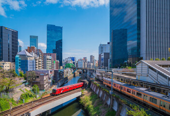 Fototapeta na wymiar 御茶の水駅からの風景　お茶の水駅　電車　ビル