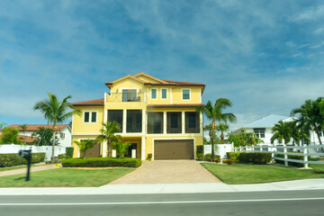 Fototapeta na wymiar Yellow house in Fort Meyers Beach, Florida