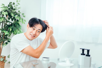スプレーでヘアセット理想のメンズスタイルを長時間キープする方法|Hair Salon Arsham