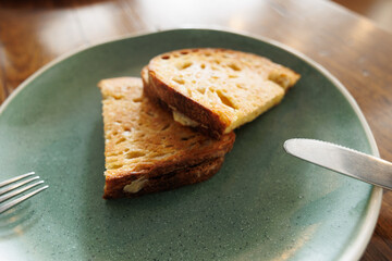 朝食の簡単なサンドイッチ