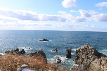 福井県 東尋坊 青い空と広い海