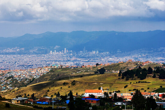 vita panor&aacute;mica de la cuidad de Bogot&aacute; desde uno de los pueblos aleda&ntilde;os a esta 
