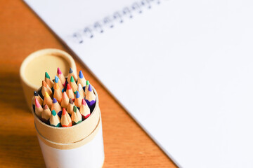 色えんぴつとスケッチブック