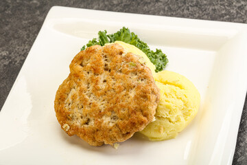 Chicken cutlet with mashed potato
