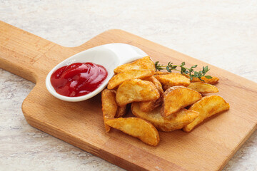 Fried rustic potato with tomato ketcup