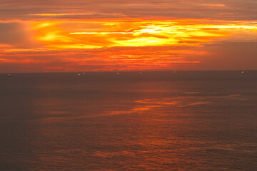 Obraz premium Sunset over the sea at Promthep Cape, Phuket Province, Thailand