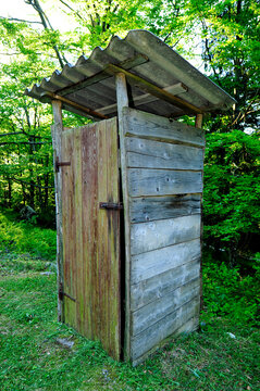 Toilette im Wald // toilet in a forest