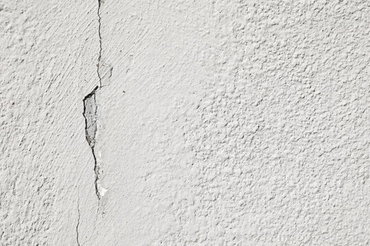 pared blanca con grieta raja casa de pueblo encalada con textura rugosa gotel&eacute; exterior 4M0A2232-as22