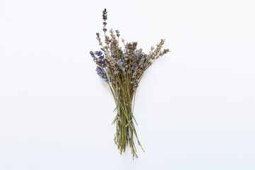 Obraz premium purple lavender bouquet on white background
