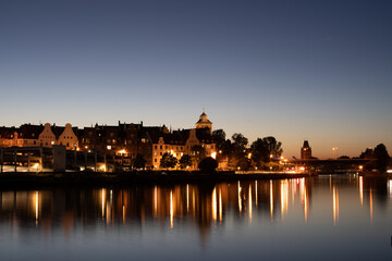 Fototapeta na wymiar Silhouette von Lübeck im Abendlicht