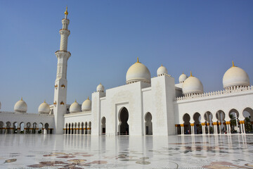 Sheikh Zayed Grand Mosque, courtyard of world's largest mosque located in Abu Dhabi, in United Arab...