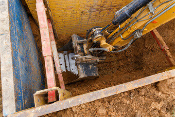 Trench construction using metal trench supports