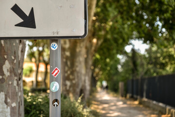 suivre la fl&egrave;che