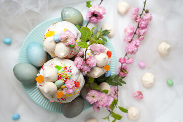 Fototapeta na wymiar Light Easter. Easter cakes and eggs with flowers. sakura, spring blooming