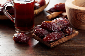 Tea and dried dates.