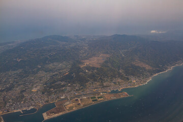 Obraz premium Overcast aerial view of the downtown cityscape