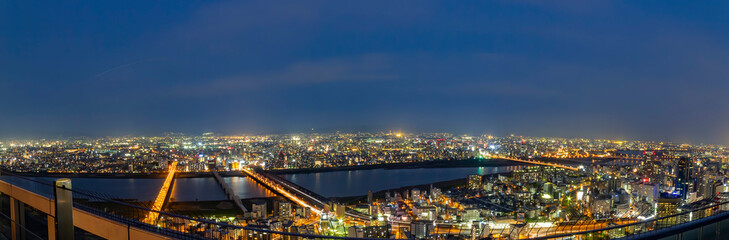 Obraz premium Twilight aerial cityscape from the Umeda Sky Building