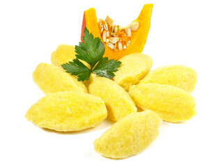 Polenta Nocken mit Kürbis - Freigestellt