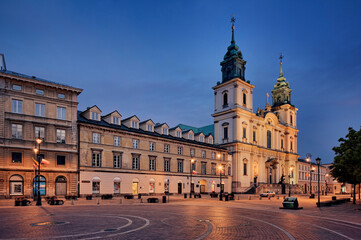 Warszawa nocą Kościół Świętego Krzyża w Warszawie i Krakowskie Przedmieście