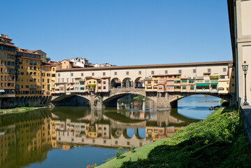 Fototapeta na wymiar Ponte Vecchio across the Arno river in Firenze