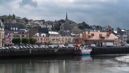 Obraz premium Typical Normandy house and boats in the port of Trouville in Normandy, France
