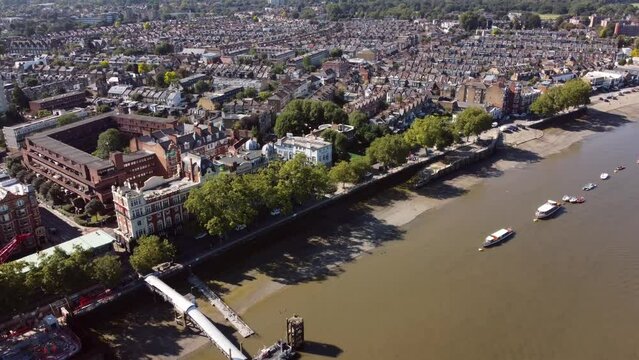 Putney embankment, Wandsworth, London