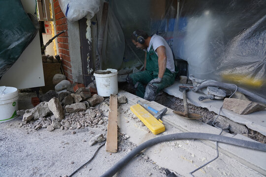 Working with renovering home sewege pipe.