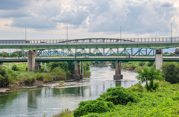 京都の宇治川の観月橋