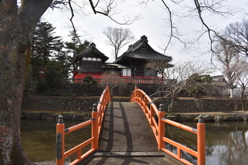 Fototapeta premium 群馬の名所 命を紡ぐ絆を紡ぐ 諏訪神社上州藤岡鎮座 周辺の風景