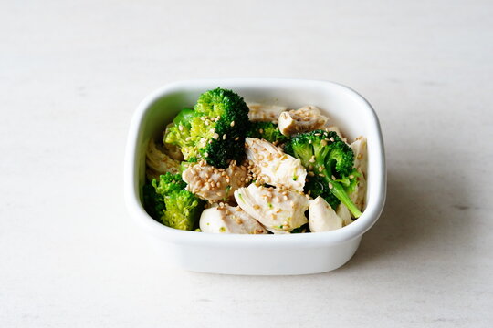 ブロッコリーとささみのナムル