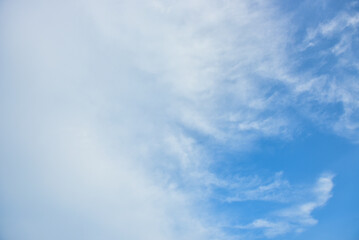 Obraz premium Blue sky and tiny white clouds for background