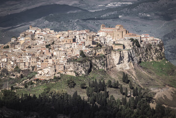 Obraz premium View of Calascibetta from Enna, Sicily, Italy, Europe