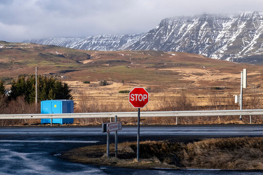 STOP-Schild an einer Strasse bei Mosfellsb&aelig;r. / STOP sign on a road near Mosfellsb&aelig;r.