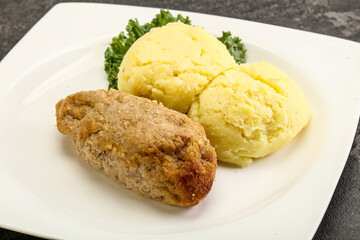 Crispy chicken cutlet with mashed potato