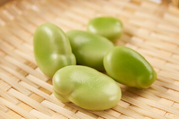 ソラマメを白背景で