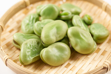 ソラマメを白背景で