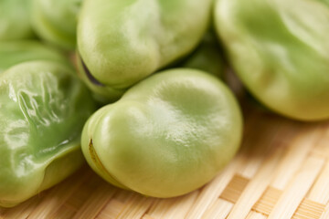 ソラマメを白背景で