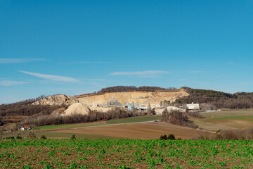 Kalkwerk Bergbau Steinbruch Abbau in Ernstbrunn im Weinviertel in Niederösterreich.