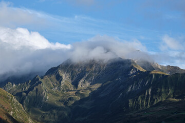 Obraz na płótnie Canvas cloud covered mountain peak
