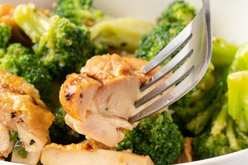 チキンとブロッコリーの炒め物