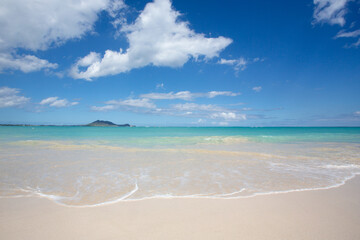 ハワイのオワフ島の誰もいない美しいカイルアビーチ