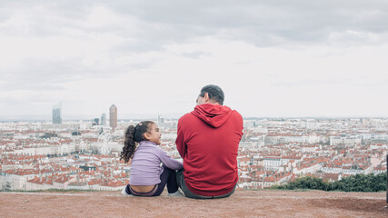 Obraz na płótnie Canvas father with his daughter in lyon france on holiday looking at city from above