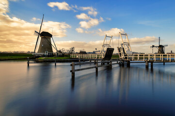 Les moulins de Kinderdijk en Hollande © Thierry