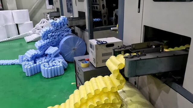 plant for making mattresses Machine transports a block of independent springs pocket in a sheath. Pocket independent spring