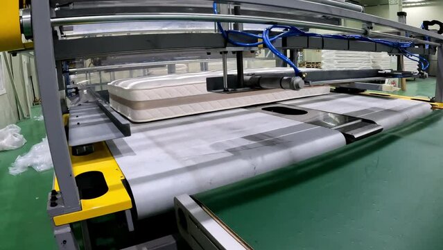 plant for making mattresses Machine transports a block of independent springs pocket in a sheath. Pocket independent spring