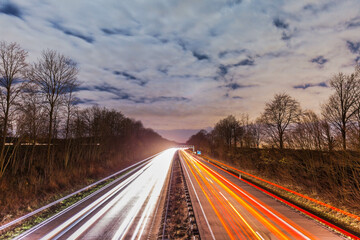 Autobahn bei Nacht 
Highway at night