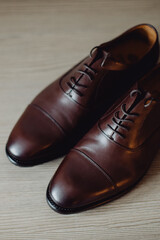 Chaussures d'homme en cuir marron