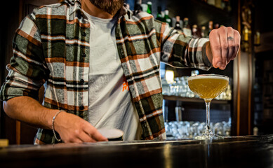 man hand bartender making cocktail on the bar counter